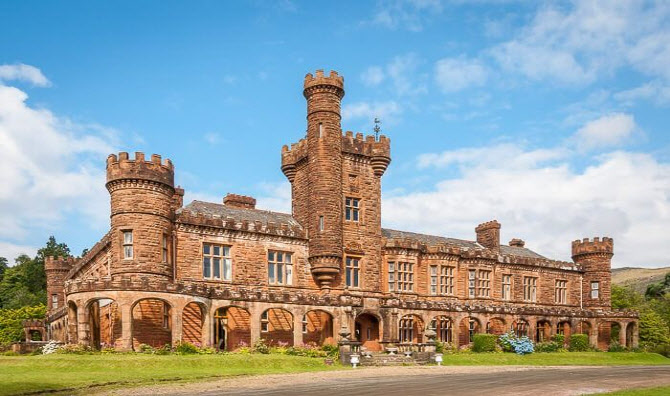 13억원대 매물로 시중에 나온 스코틀랜드의 룸 섬에 위치한 킨로크 성/  출처 - 룸 섬 공식 홈페이지