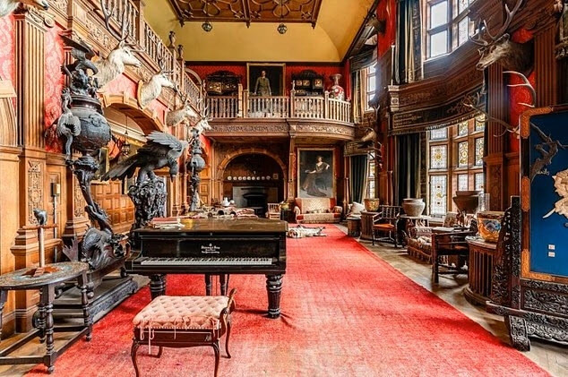 킨로스 성 내부 응접실 모습 / 출처 - 룸 섬 공식 홈페이지