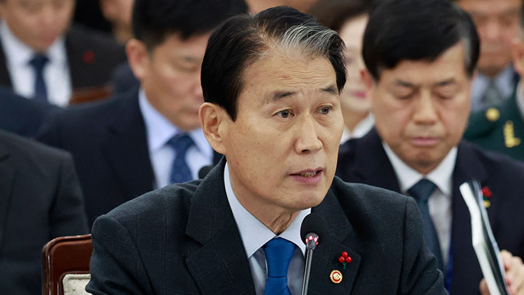 권오을 국가보훈부 장관이 18일 서울 용산구 국방부에서 열린 국방부·국가보훈부 업무보고에서 업무보고를 하고 있다. /대통령실통신사진기자단