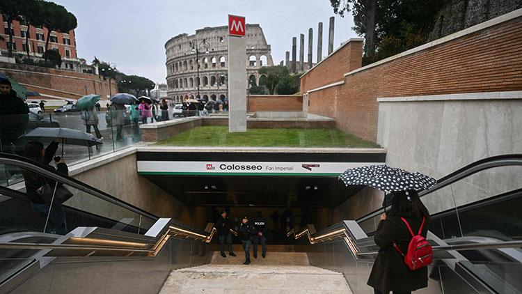 지하철표 한장으로 고대유물 관람…박물관이 된 로마 지하철역 개통