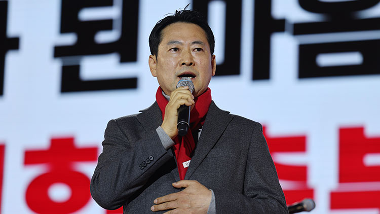 국민의힘 장동혁 대표가 19일 청주 오스코에서 열린 충북도당 당원 교육 행사에 참석해 축사하고 있다. /연합뉴스