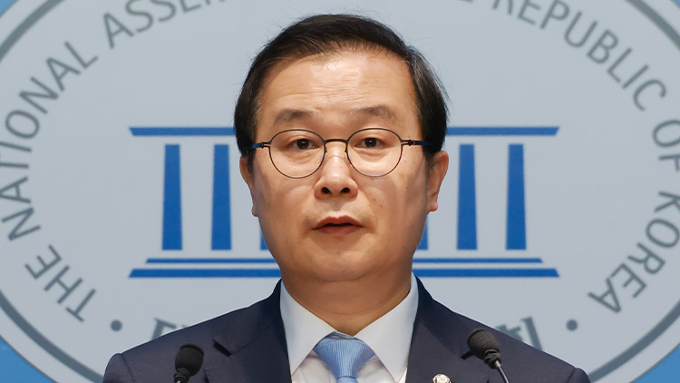 더불어민주당 이건태 의원이 지난 11일 국회 소통관에서 최고위원 보궐선거 출마를 선언하고 있다. /연합뉴스