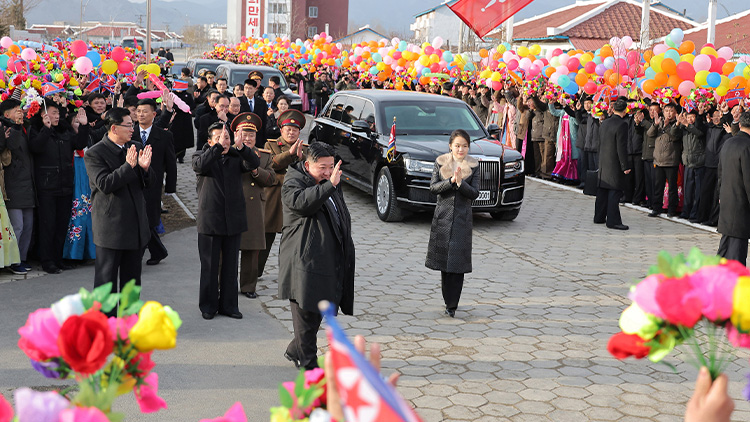 북한 조선중앙통신은 김정은 북한 국무위원장이 참석한 가운데 지난 19일 함경남도 신포시에서 지방공업공장 준공식이 진행되었다고 21일 보도했다. /연합뉴스