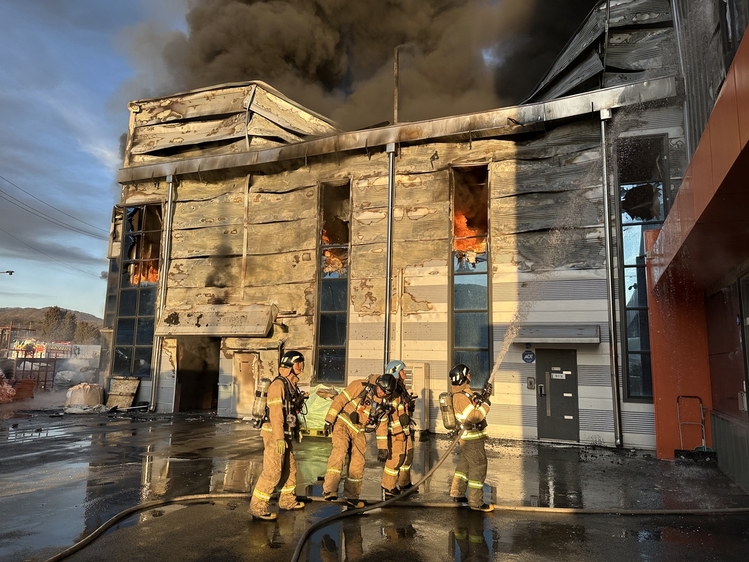 화재가 발생한 경기 포천 어룡동 소재 인쇄공장. /포천소방서 제공