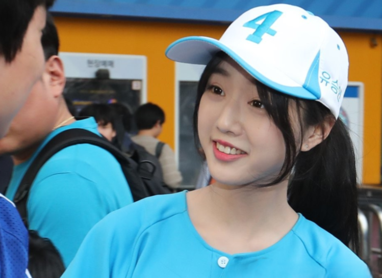 2017년 대선 당시 아버지 유승민 후보를 지원하는 유담 인천대 교수. /연합뉴스