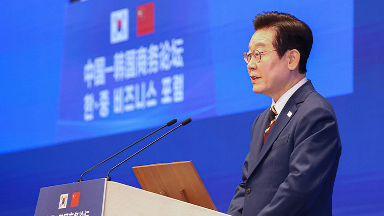 중국을 국빈방문 중인 이재명 대통령이 5일 베이징 조어대에서 열린 한·중 비즈니스 포럼에서 발언하고 있다. /연합뉴스