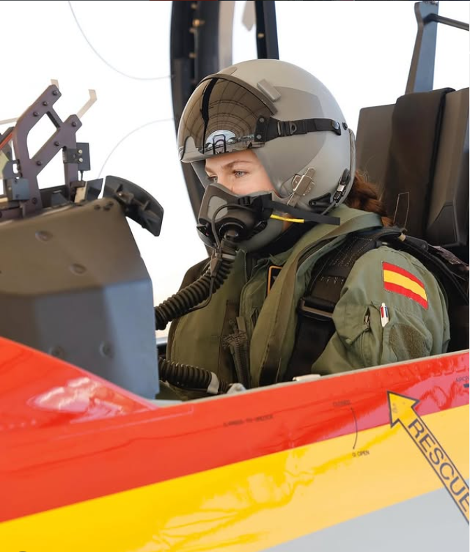 지난달 첫 단독 비행을 마친 스페인의 레오노르 공주/ 출처-@leonor_asturias_officia 인스타그램