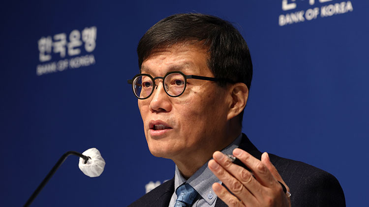 이창용 한국은행 총재가 15일 서울 중구 한국은행에서 기자간담회를 하고 있다. /공동취재