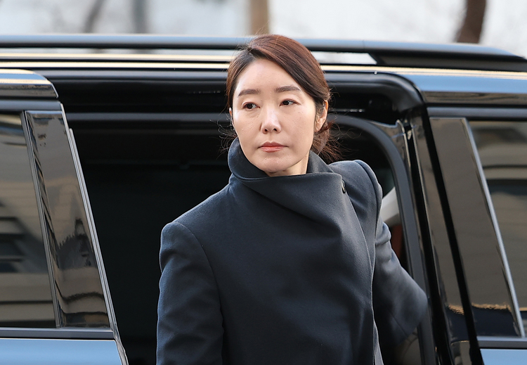 무소속 강선우 의원이 20일 서울 마포구 서울경찰청 공공범죄수사대로 출석하고 있다. /연합뉴스 