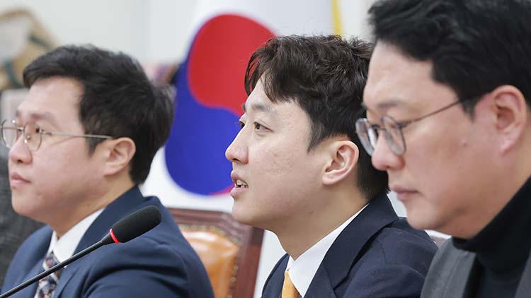 개혁신당 이준석 대표가 22일 국회에서 열린 최고위원회의에 참석해 발언하고 있다. /연합뉴스