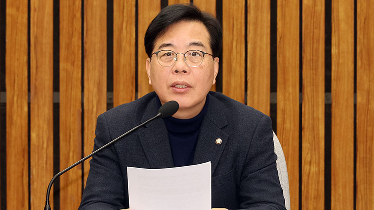 국민의힘 송언석 원내대표가 27일 국회에서 열린 '통일교 게이트ㆍ공천뇌물 특검법' 토론회에서 인사말을 하고 있다. /연합뉴스