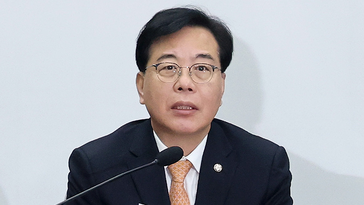 국민의힘 송언석 원내대표가 3일 국회에서 열린 원내대책회의에서 발언하고 있다. /연합뉴스
