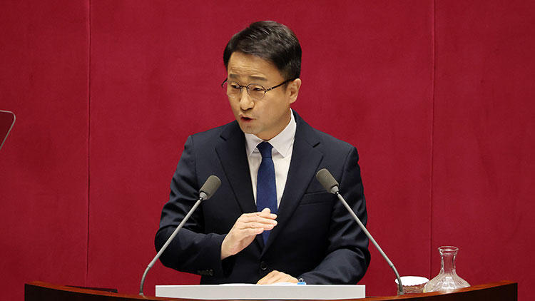 더불어민주당 한병도 원내대표가 3일 국회에서 열린 제432회 국회(임시회) 제2차 본회의에서 국정에 관한 교섭단체 대표 연설을 하고 있다. /연합뉴스