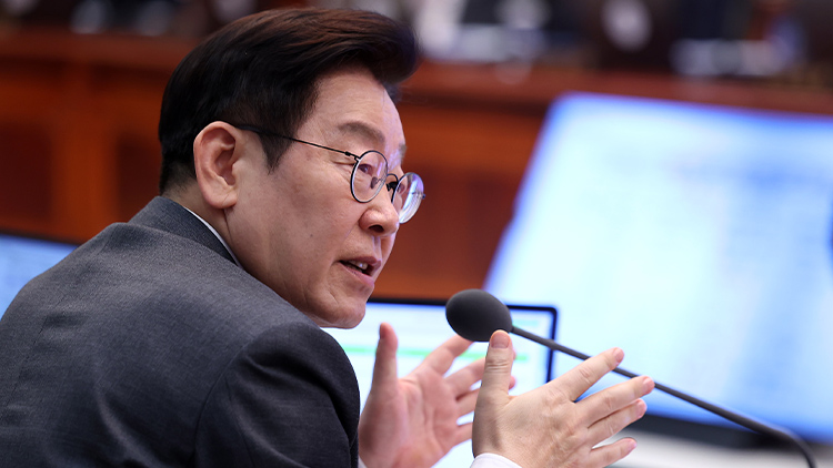 이재명 대통령이 3일 청와대에서 열린 국무회의에서 발언하고 있다. /연합뉴스