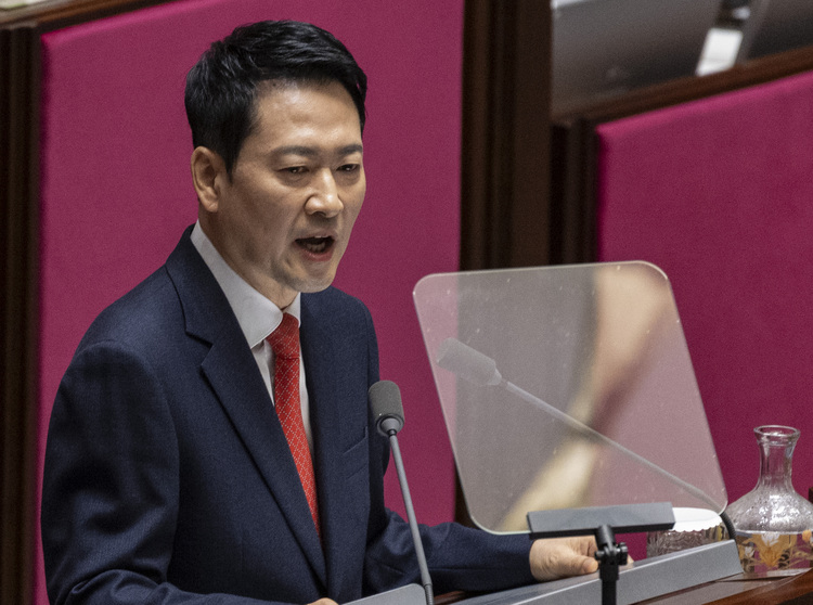 국민의힘 장동혁 대표가 4일 국회에서 열린 2월 임시국회 본회의에서 원내교섭단체 대표 연설을 하고 있다.  /연합뉴스 