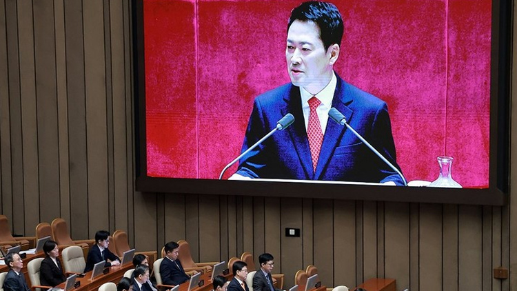 국민의힘 장동혁 대표가 4일 국회에서 열린 제432회 국회(임시회) 제3차 본회의에서 교섭단체 대표연설을 하는 가운데 김민석 국무총리, 구윤철 부총리 겸 재정경제부 장관 등 국무위원들이 이를 듣고 있다 /연합뉴스