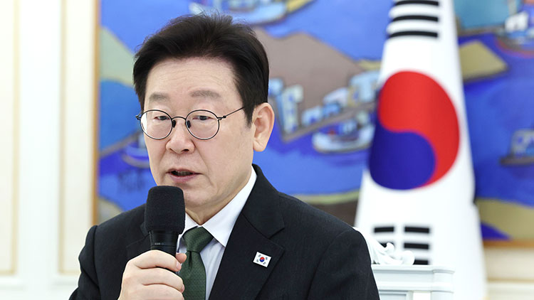 이재명 대통령이 4일 청와대에서 열린 '청년 일자리와 지방투자 확대를 위한 기업간담회'에서 발언하고 있다. /연합뉴스