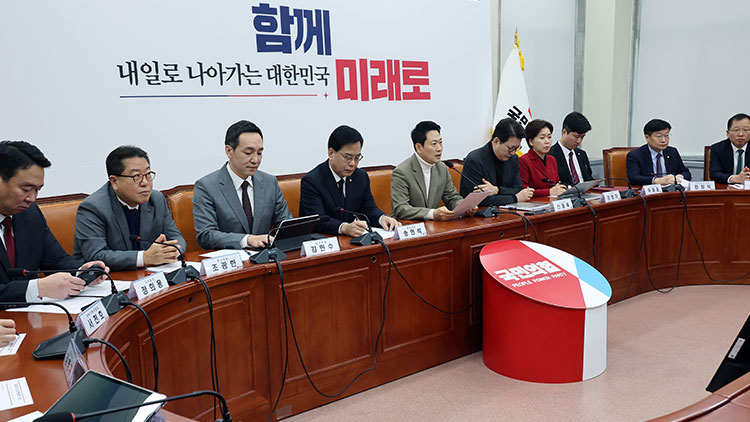 국민의힘 장동혁 대표가 지난 5일 국회에서 열린 최고위원회의에서 모두발언을 하는 모습 /연합뉴스