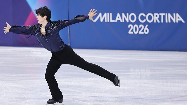 7일(현지시간) 이탈리아 밀라노 아이스스케이팅 아레나에서 열린 팀 이벤트 남자 싱글 쇼트프로그램에서 차준환이 연기를 하고 있다. /연합뉴스