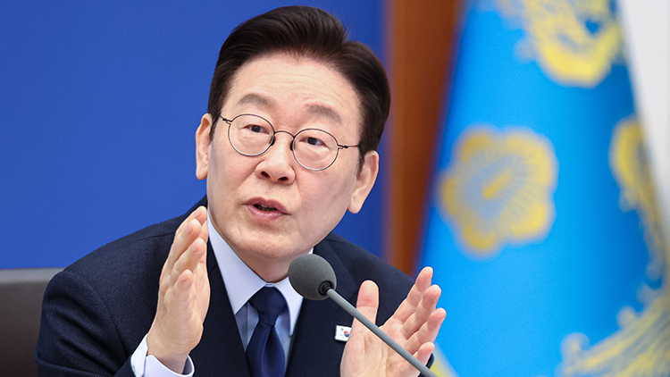 이재명 대통령이 10일 청와대에서 열린 국무회의에서 발언하고 있다. /연합뉴스