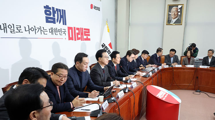 국민의힘 장동혁 대표가 12일 국회에서 열린 최고위원회의에서 발언하고 있다. /연합뉴스