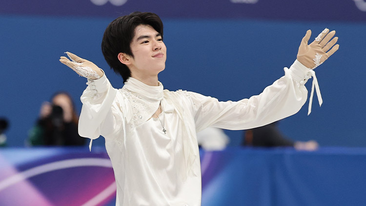 13일(현지시간) 이탈리아 밀라노 아이스스케이팅 아레나에서 열린 2026 밀라노ㆍ코르티나담페초 동계올림픽 남자 싱글 프리 스케이팅에 출전한 차준환이 연기를 마친 뒤 관중에 인사하고 있다. /연합뉴스