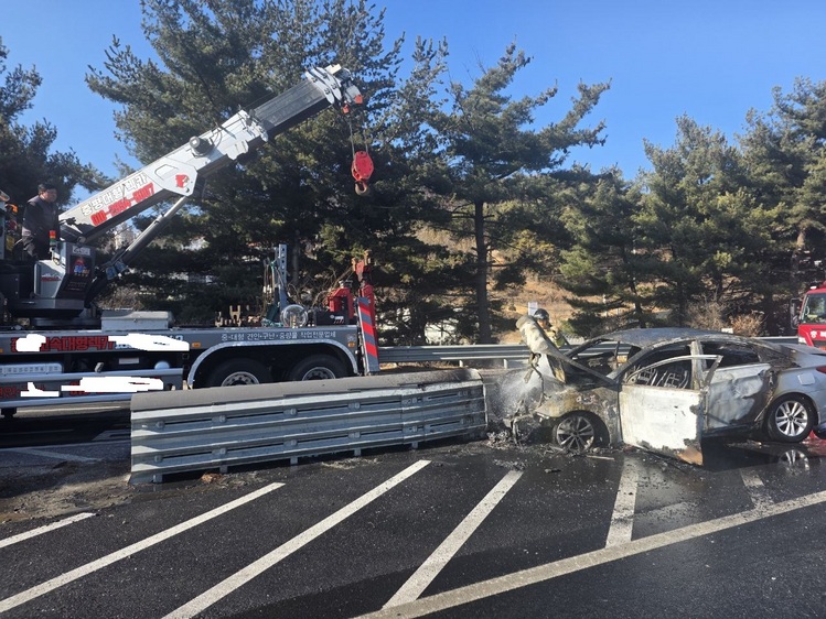 오창휴게소 인근 차량 화재(송영훈 제공)