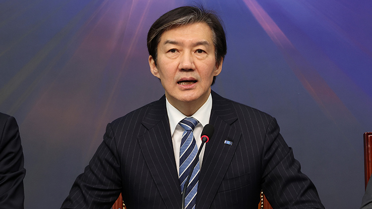 조국혁신당 조국 대표가 19일 국회에서 열린 최고위원회의에서 발언하고 있다. /연합뉴스