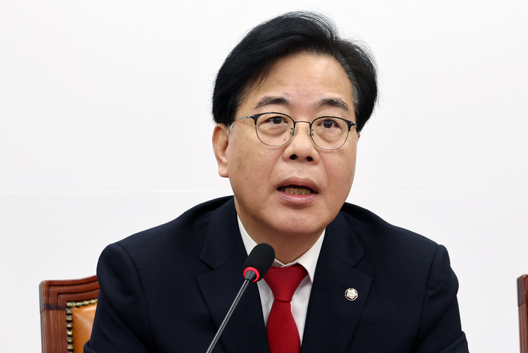 국민의힘 송언석 원내대표가 19일 국회에서 열린 최고위원회의에서 모두발언을 하고 있다.  /연합뉴스 