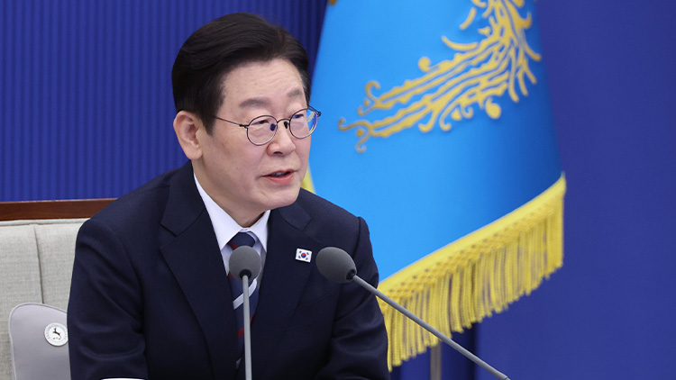 이재명 대통령이 19일 청와대에서 열린 수석보좌관회의에서 발언하고 있다. /연합뉴스