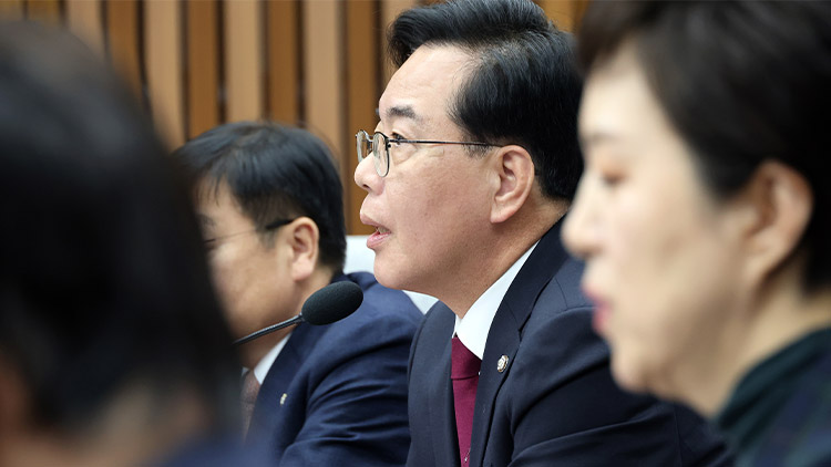 국민의힘 송언석 원내대표가 24일 국회에서 열린 원내대책회의에서 모두발언을 하고 있다. /연합뉴스