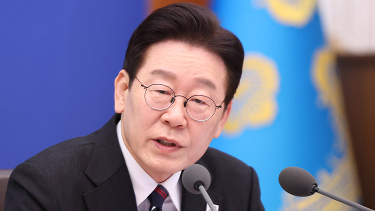 이재명 대통령이 24일 청와대에서 열린 국무회의에서 발언하고 있다. /청와대통신사진기자단