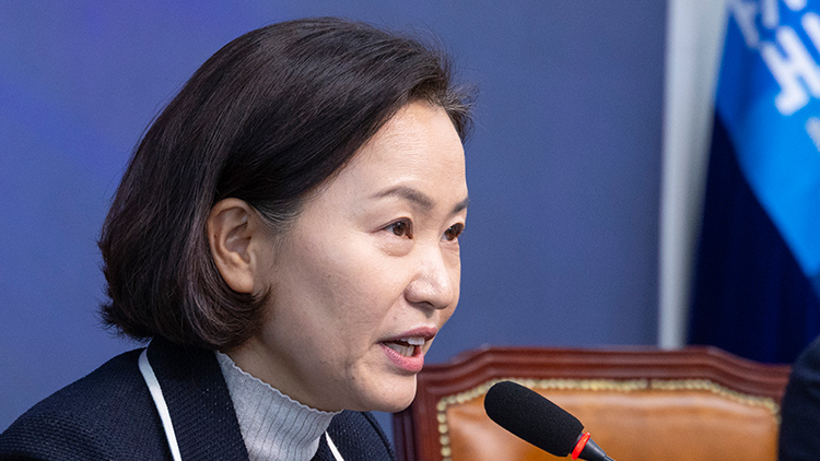 조국혁신당 공천관리위원회 부위원장인 이해민 사무총장이 25일 국회에서 2026 지방선거 공천 심사 기준을 발표하고 있다. /연합뉴스