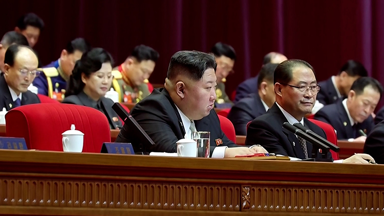 북한은 지난 22일 노동당 제9차 대회 4일 회의에서 당 규약 개정과 제9기 당중앙지도기관 선거를 진행하고 김정은 국무위원장을 당 총비서로 추대하는 결정을 만장일치로 채택했다고 조선중앙TV가 23일 보도했다. /연합뉴스