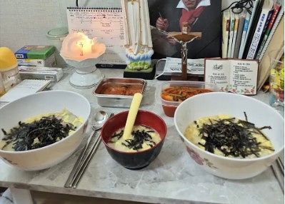 생후 3개월 아기에게 떡국?…SNS 사진에 '학대의심' 신고, 경찰 수사
