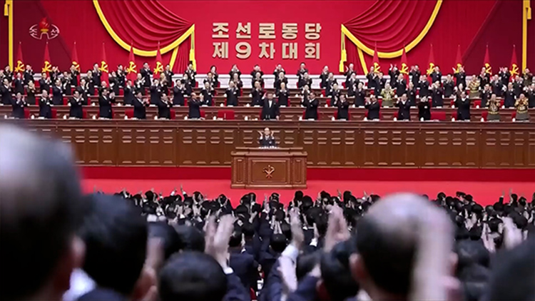 지난 22일 열린 북한 노동당 제9차 대회에서 셋째 의정 '조선노동당 중앙지도기관 선거'를 진행해 김정은을 당중앙위원회 위원으로 선거했다고 조선중앙TV가 23일 보도했다. /연합뉴스