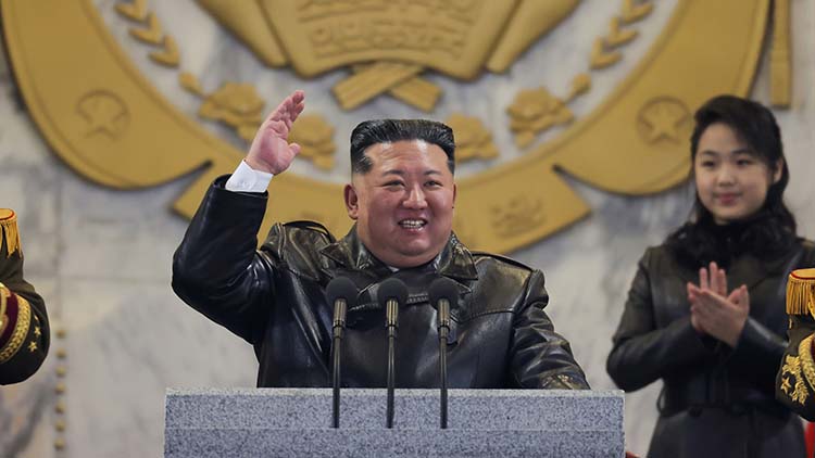 북한 노동당 제9차대회기념 열병식이 지난 25일 밤 평양 김일성광장에서 열렸다고 조선중앙통신이 26일 보도했다. /연합뉴스