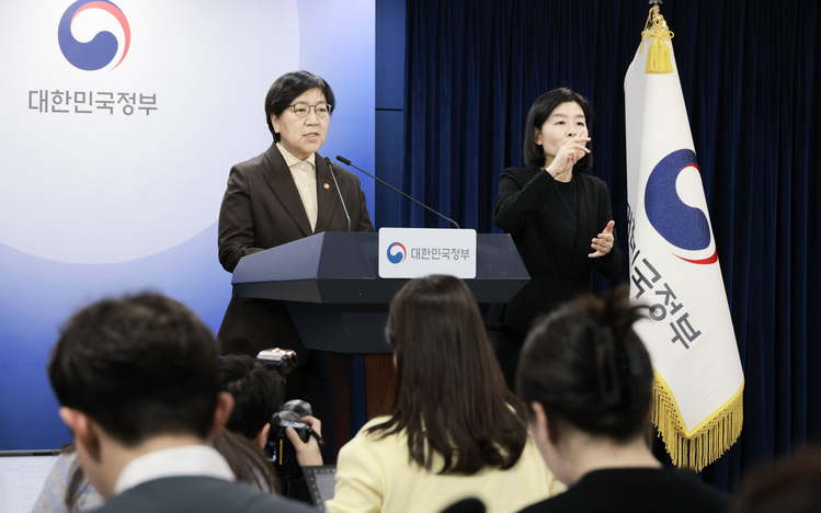 정은경 보건복지부 장관이 지난달 10일 서울 종로구 정부서울청사에서 의사인력 양성 규모 관련한 발표를 하고 있다. / 제공 : 보건복지부