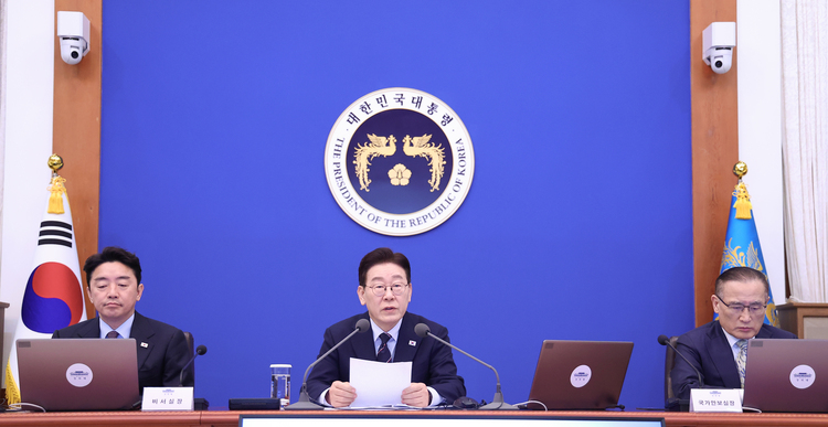 이재명 대통령이 6일 청와대에서 열린 수석보좌관회의에서 발언하고 있다. /연합뉴스 