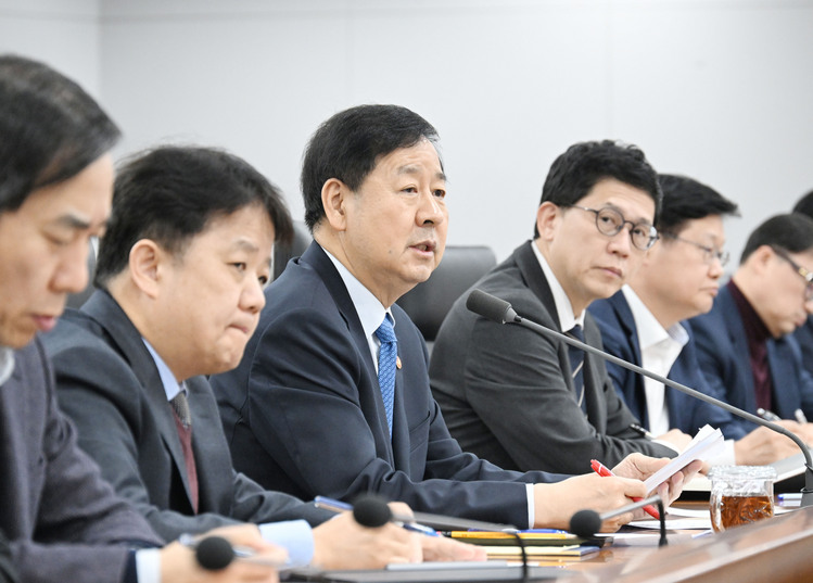 구윤철 부총리 겸 재정경제부 장관이 6일 정부세종청사에서 열린 재정경제부 확대간부회의를 주재하고 있다.  /재정경제부 제공 