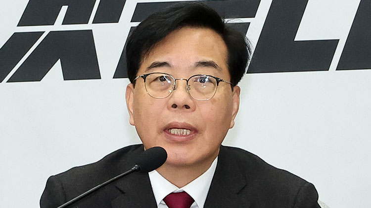 국민의힘 송언석 원내대표가 13일 국회에서 열린 원내대책회의에서 발언하고 있다. /연합뉴스