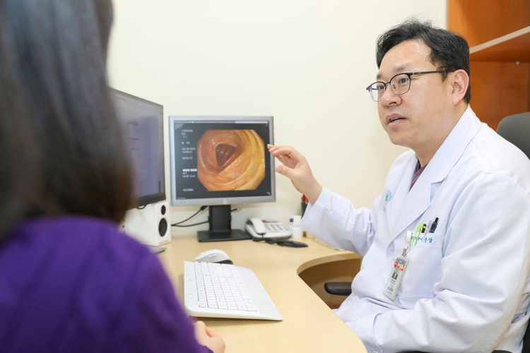 홍종삼 강릉아산병원 건강의학센터장이 건강검진 중요성에 대해 설명하고 있다. / 제공 : 강릉아산병원