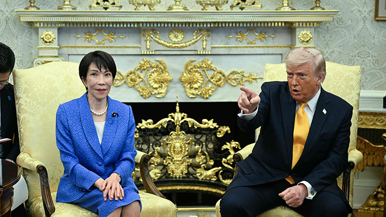 2026년 3월 19일(현지시간) 미국 워싱턴 백악관 오벌오피스에서 도널드 트럼프 미국 대통령이 다카이치 사나에 일본 총리와 회담하고 있다. /AFP=연합뉴스