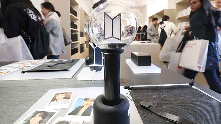 품귀 대란 일어난 'BTS 응원봉' /연합뉴스