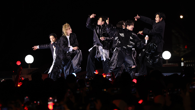 그룹 방탄소년단(BTS)이 21일 서울 광화문 광장에서 정규 5집 '아리랑'(ARIRANG) 발매를 기념해 무료 공연 'BTS 컴백 라이브: 아리랑'(BTS THE COMEBACK LIVE｜ARIRANG)을 열고 있다. /연합뉴스