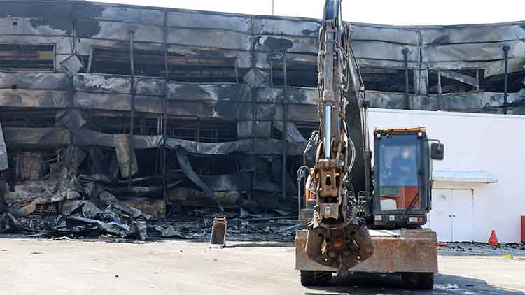 대형 화재가 발생했던 대전 대덕구 안전공업의 건물이 골격만 남아 있다. /연합뉴스