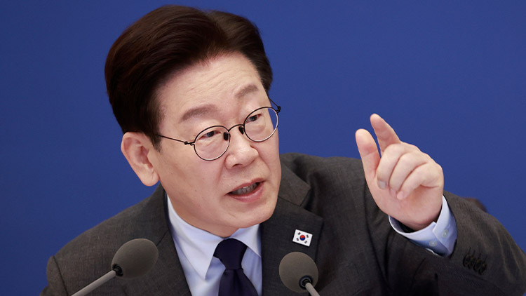 이재명 대통령이 24일 청와대에서 열린 국무회의에서 발언하고 있다. /연합뉴스