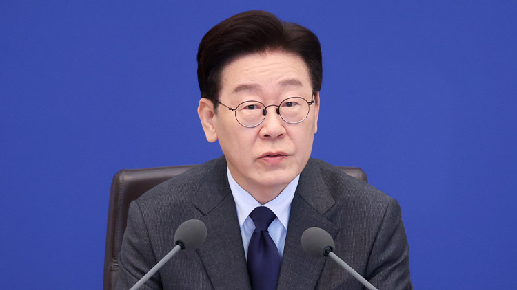 이재명 대통령이 24일 청와대에서 열린 국무회의에서 발언하고 있다. /연합뉴스