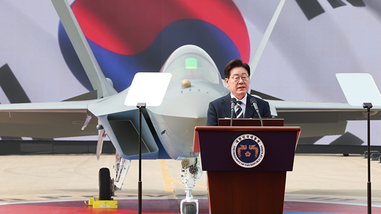 '국산 전투기' 양산의 꿈 25년 만에 결실…'KF-21' 1호기 출고