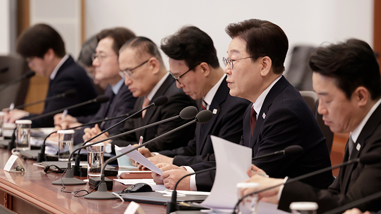 이재명 대통령이 26일 청와대에서 비상경제점검회의를 주재하고 있다. /연합뉴스